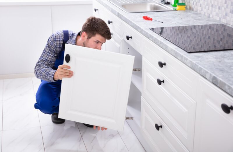4 Signs you Should Replace Your Old Kitchen Cabinet Doors