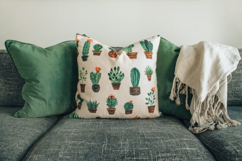 How Many Decorative Pillows is Too Many: 4 Tips