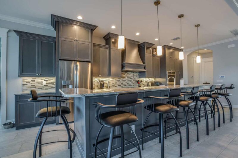How to Mix and Match Your Bar Stools With Other Kitchen Elements?