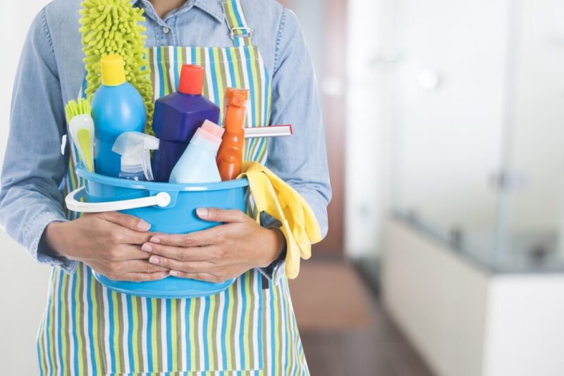 Professional Cleaners vs. DIY Cleaning: Which Is Better?